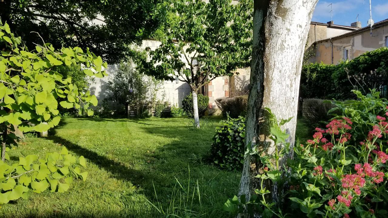 La Maison Blanche Blaye Exterior foto